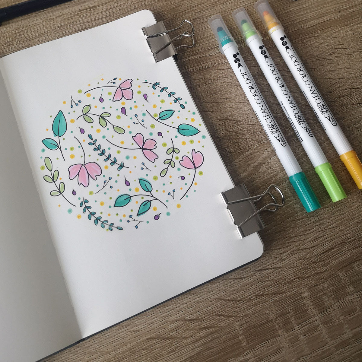 Zig Kuretake Clean Color DOT Pen 4 Set - image 4