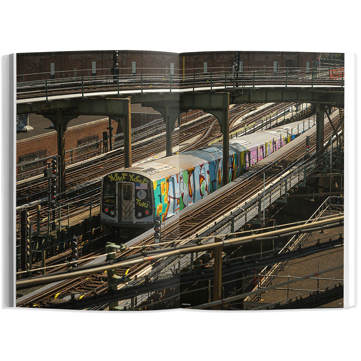 Whitebook 01 - It's A Circle By Mark Grokenberger LTD. Edition - image 3
